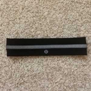 Black Lululemon headband with a reflective stripe